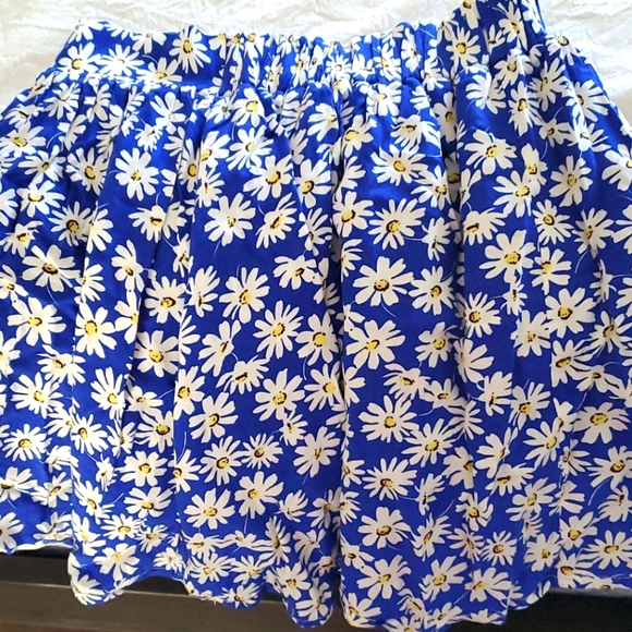 Urban Outfitters floral Skirt - Picture 2 of 2
